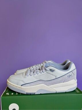 Jordan Flight Court women’s size 6, brand new with box